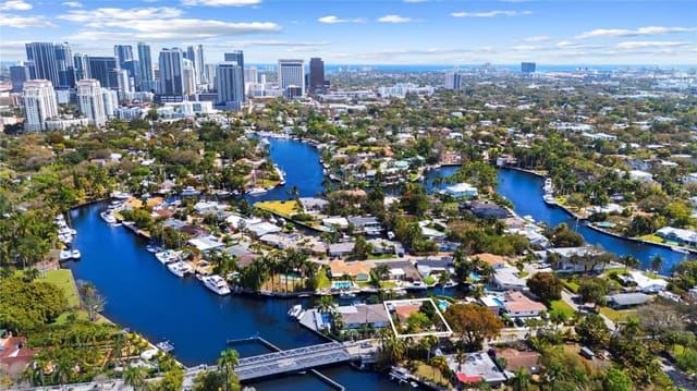 530 SW 11th Avenue, sold in Riverside Park, Fort Lauderdale, FL