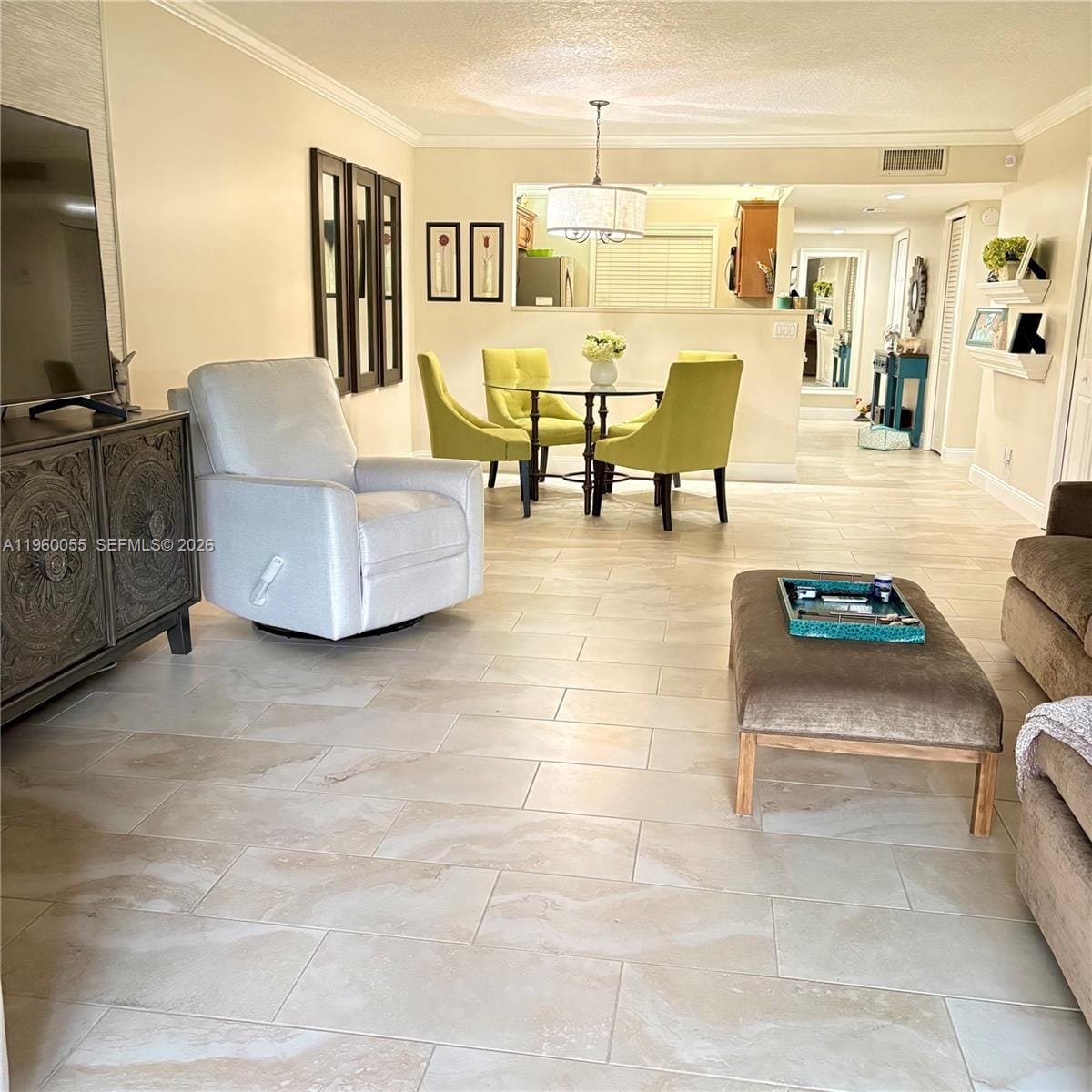437 Lakeview Drive 104, Weston, FL 33326