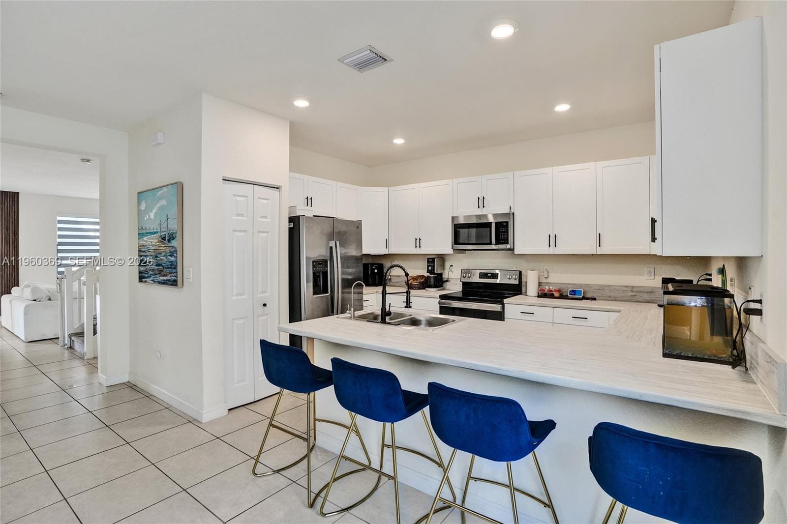 11135 W 32nd Lane, Hialeah, FL 33018 photo 2