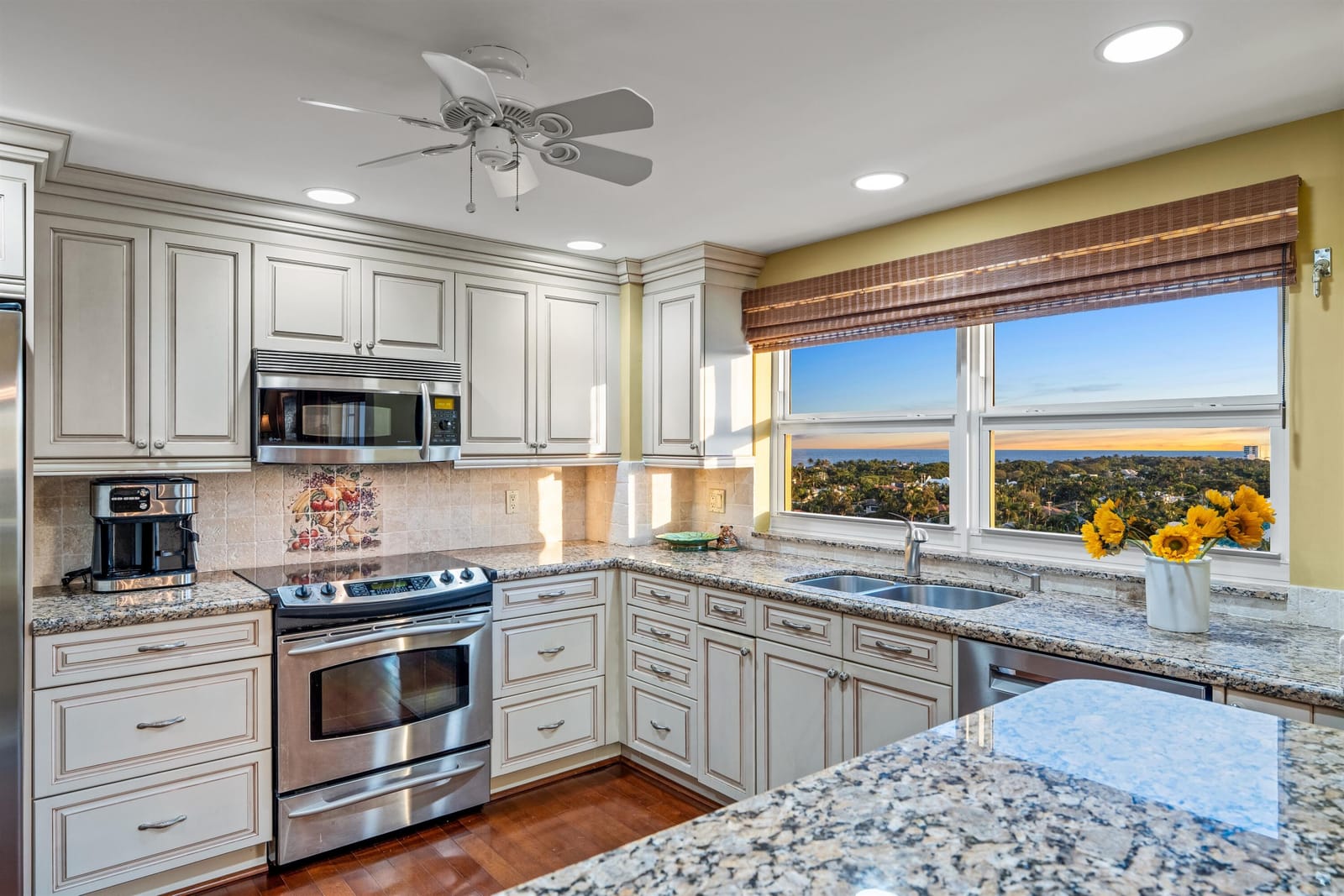 400 Seasage Drive 1101 — photo 9