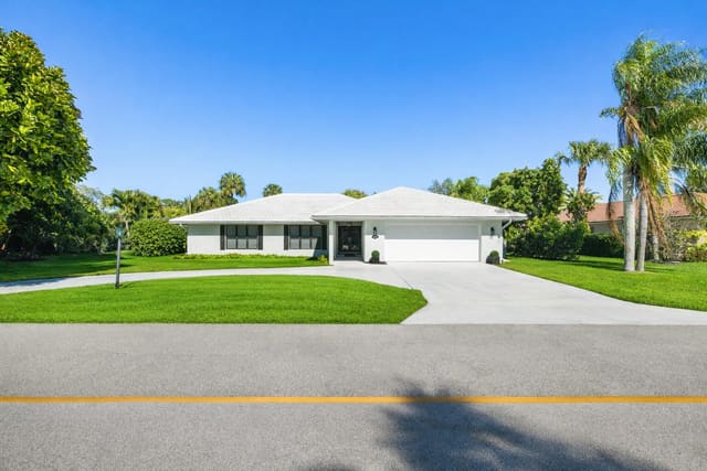 2831 SE Fairway W, Stuart, FL 34997