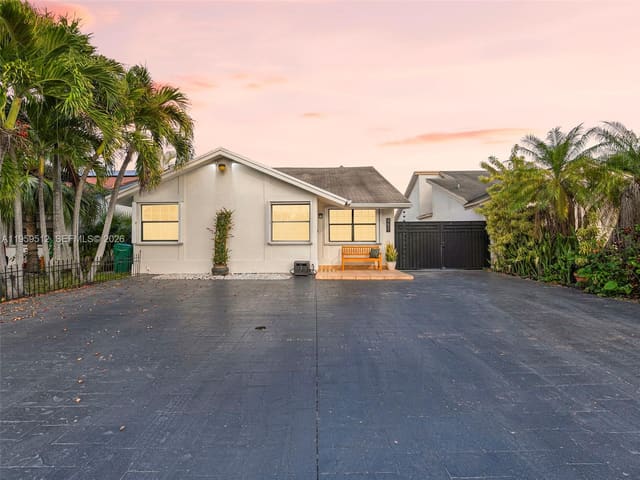 951 SW 124th Court, sold in Las Casas, Miami, FL