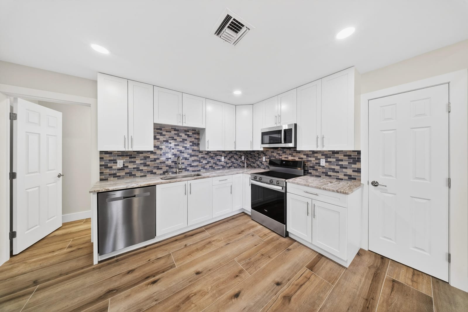 4581 SW Uleta Street — photo 11