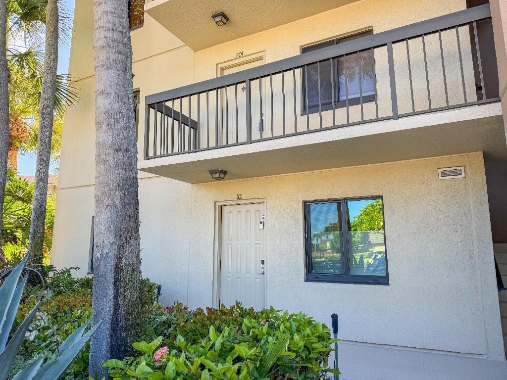 901 Seafarer Circle 101 — photo 1