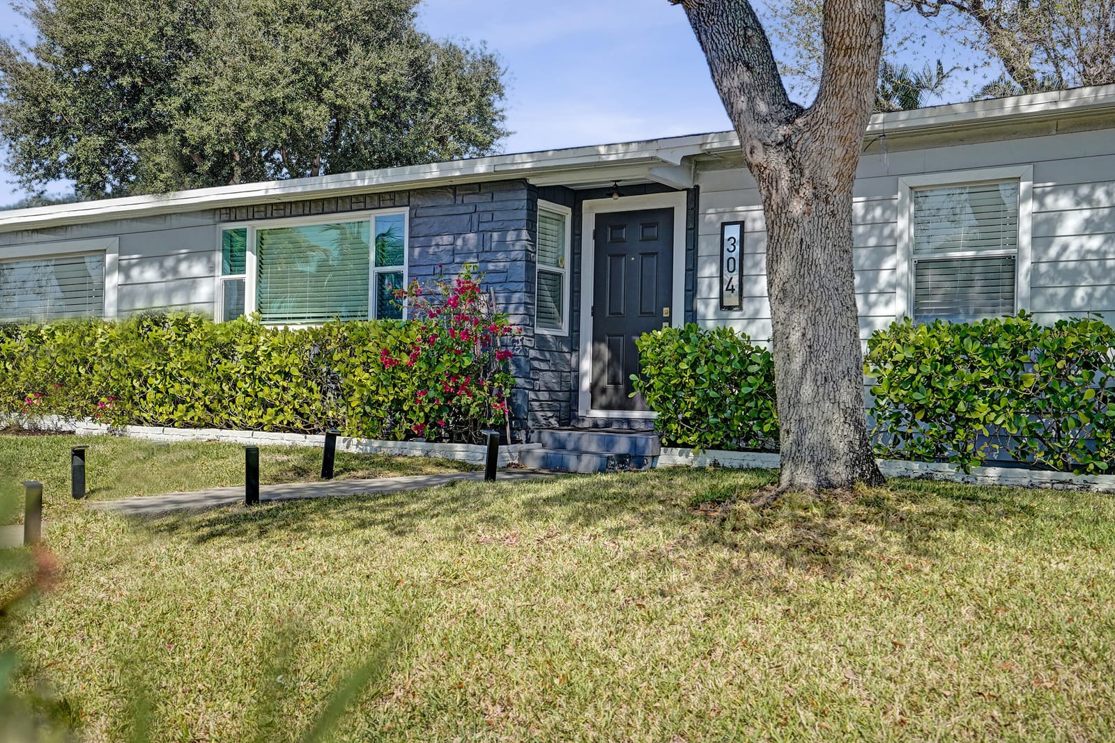 304 Wellesley Drive — photo 2