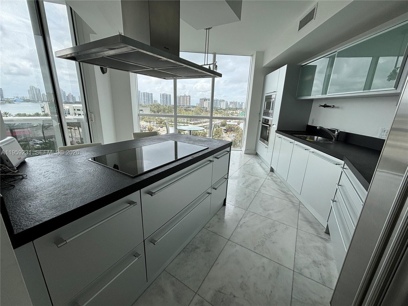 18201 Collins Avenue 801, Sunny Isles Beach, FL 33160 photo 4