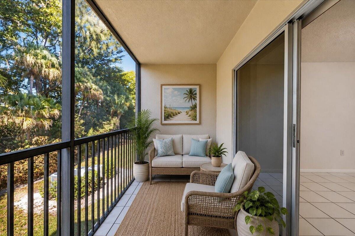 900 SW 142nd Avenue 213l — photo 1