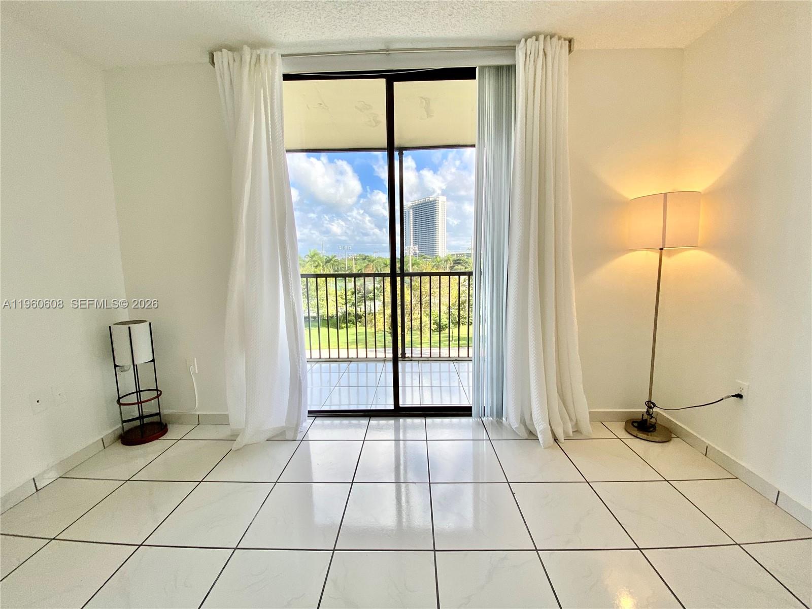 16950 Dixie A536 A536, North Miami Beach, FL 33160, North Miami Beach