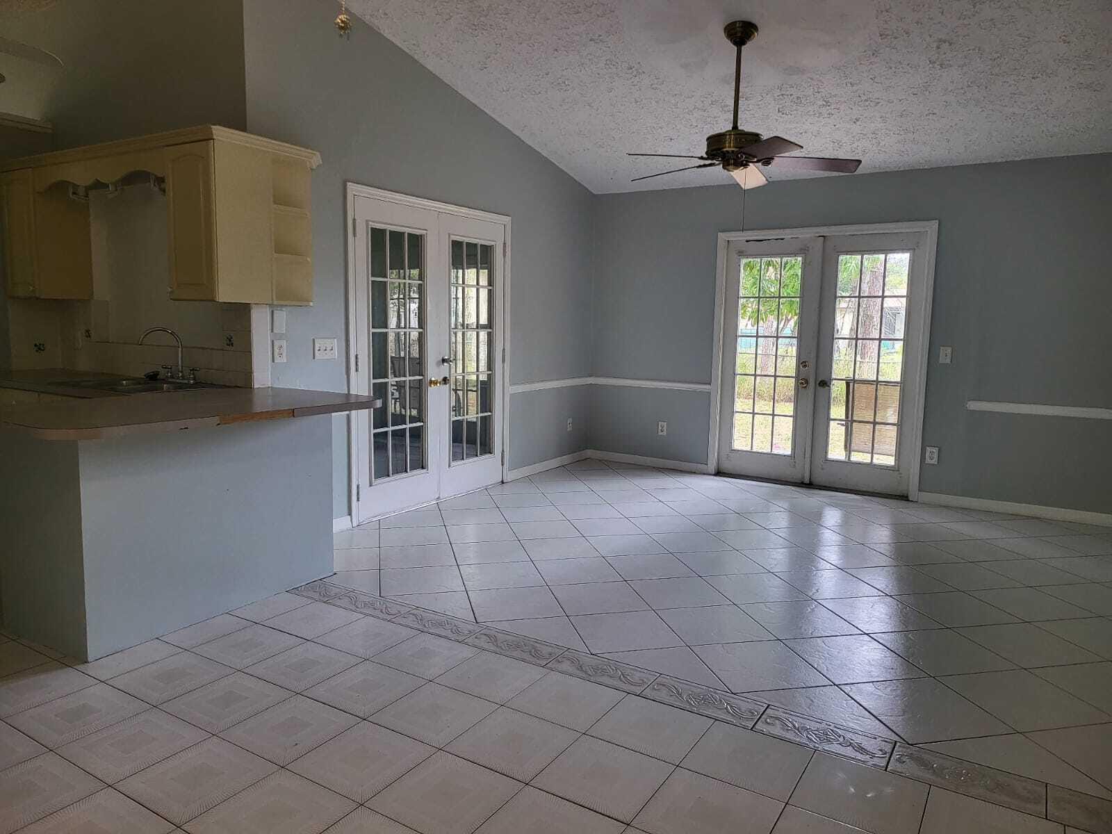 349 SE Fallon Drive — photo 3