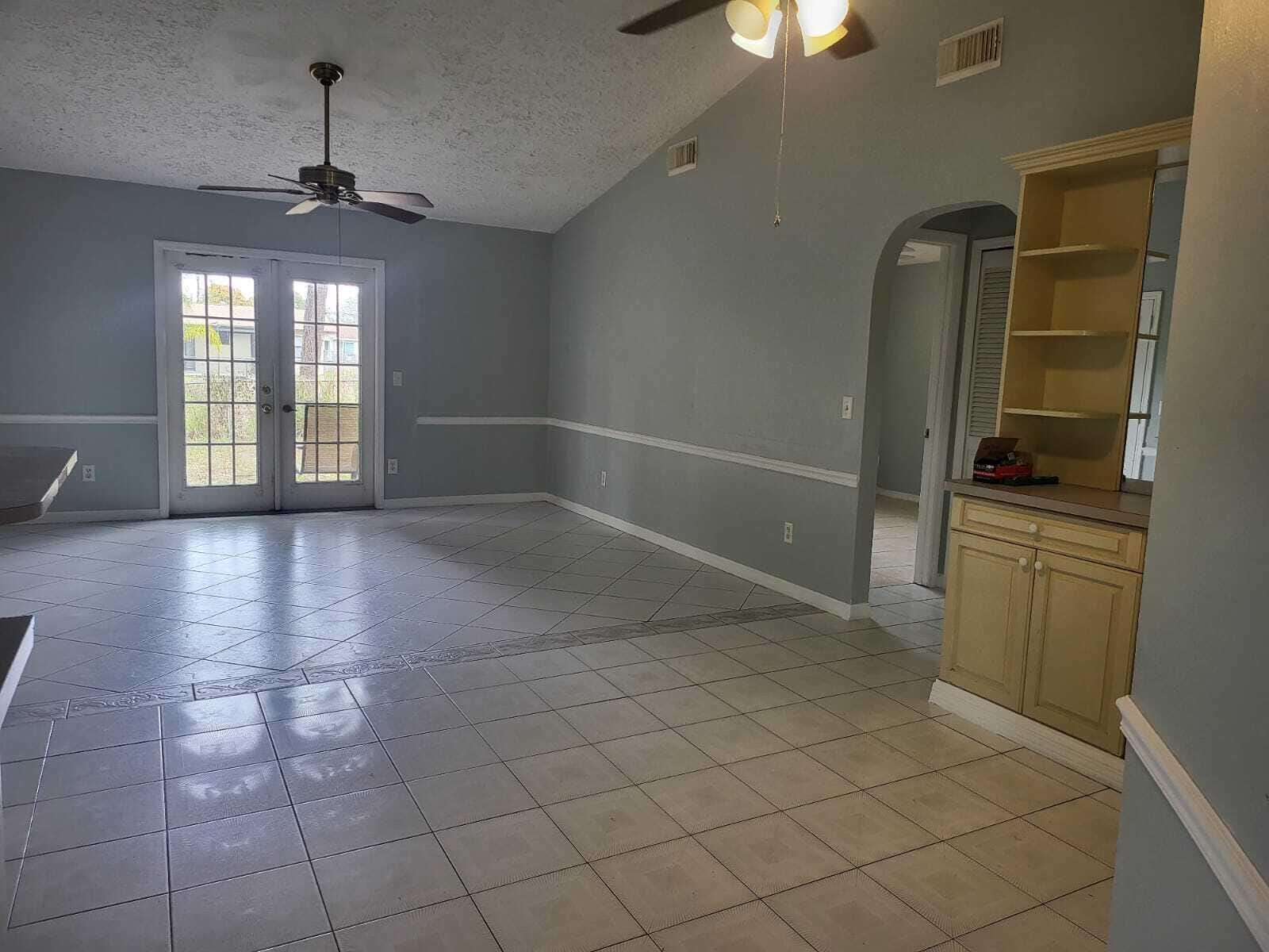 349 SE Fallon Drive — photo 4