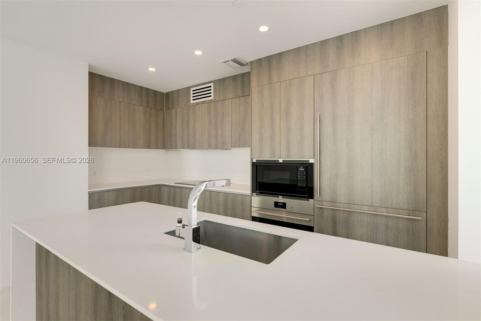 17550 Collins Avenue 505 — photo 9