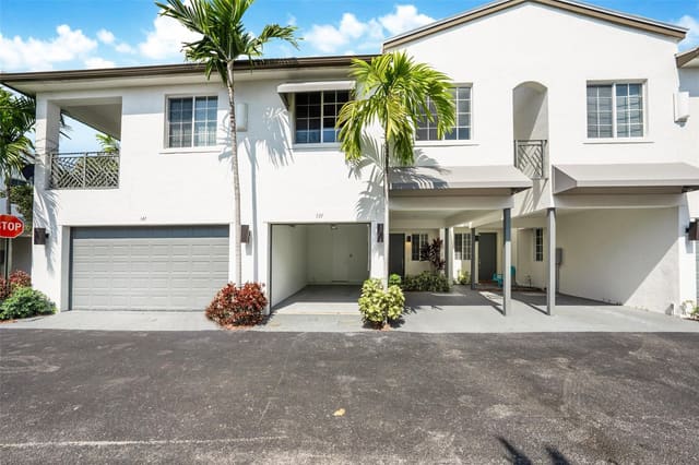 131 SE 7th Avenue, sold in Atlantic East, Pompano Beach, FL