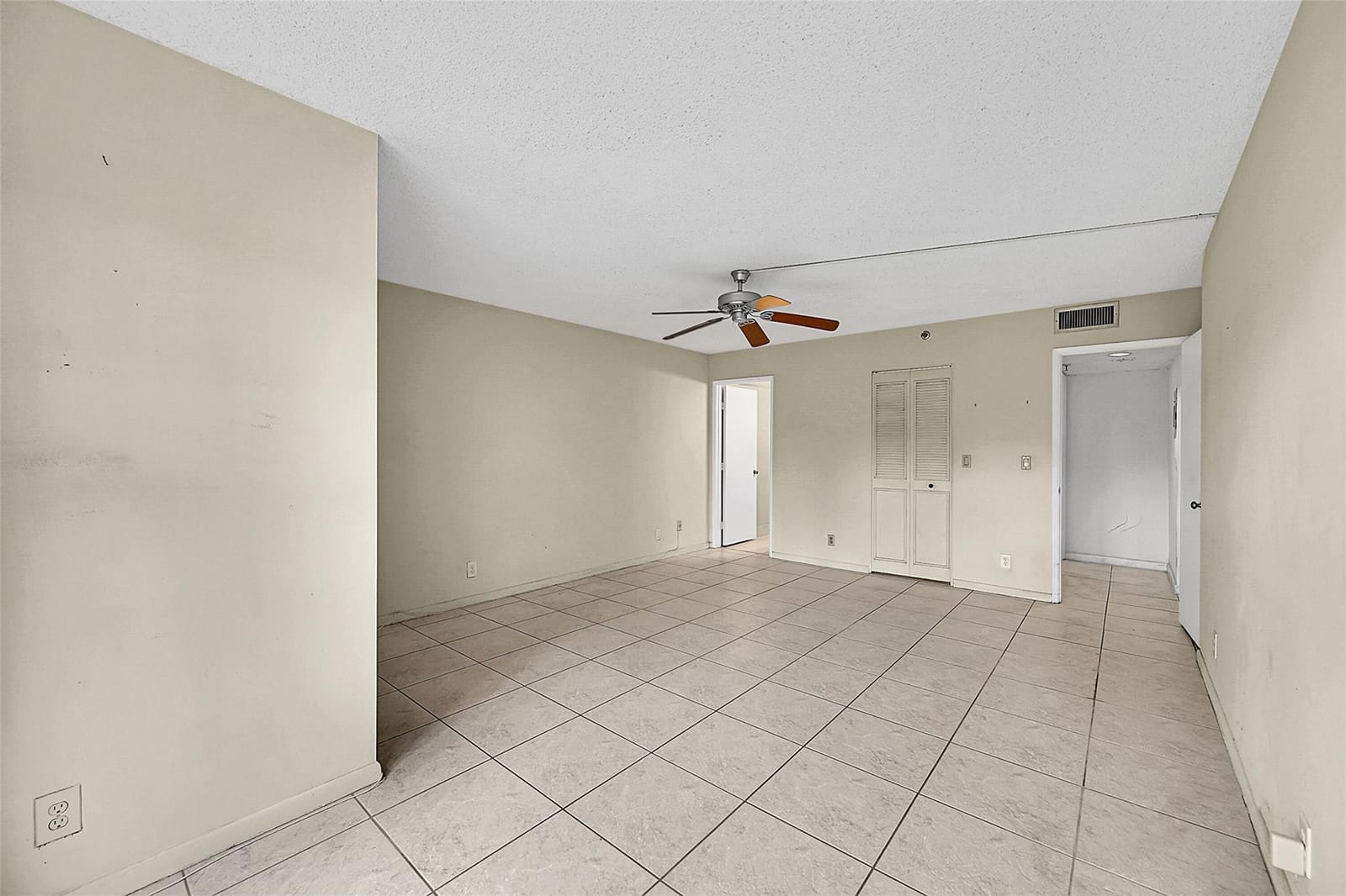 2206 S Cypress Bend Drive 102, Pompano Beach, FL 33069 photo 15