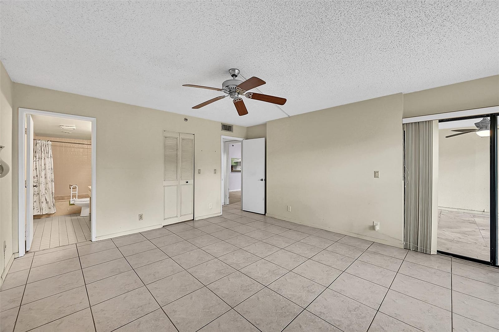 2206 S Cypress Bend Drive 102, Pompano Beach, FL 33069 photo 16