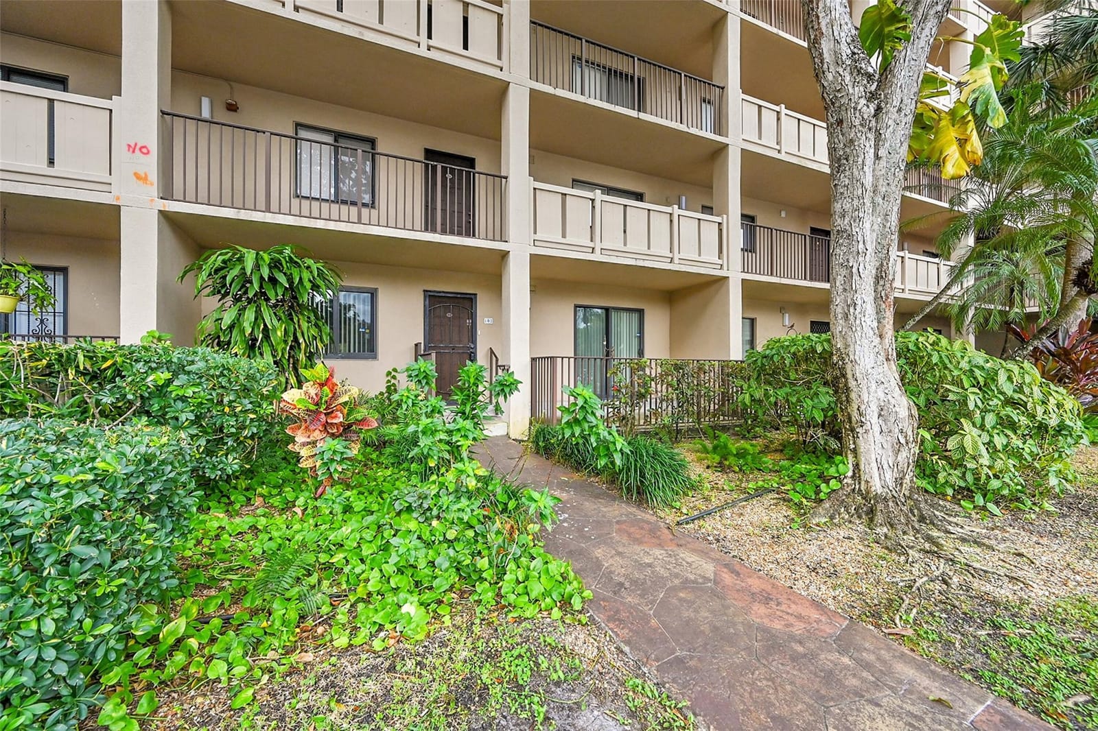 2206 S Cypress Bend Drive 102 — photo 5