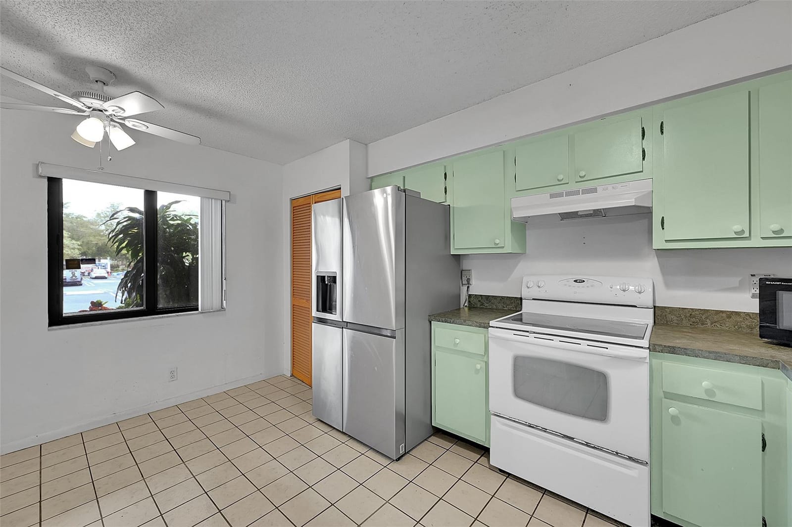 2206 S Cypress Bend Drive 102 — photo 9
