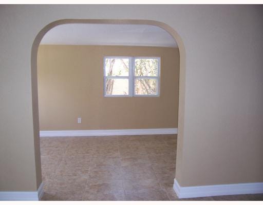 711 Fernwood Drive — photo 2