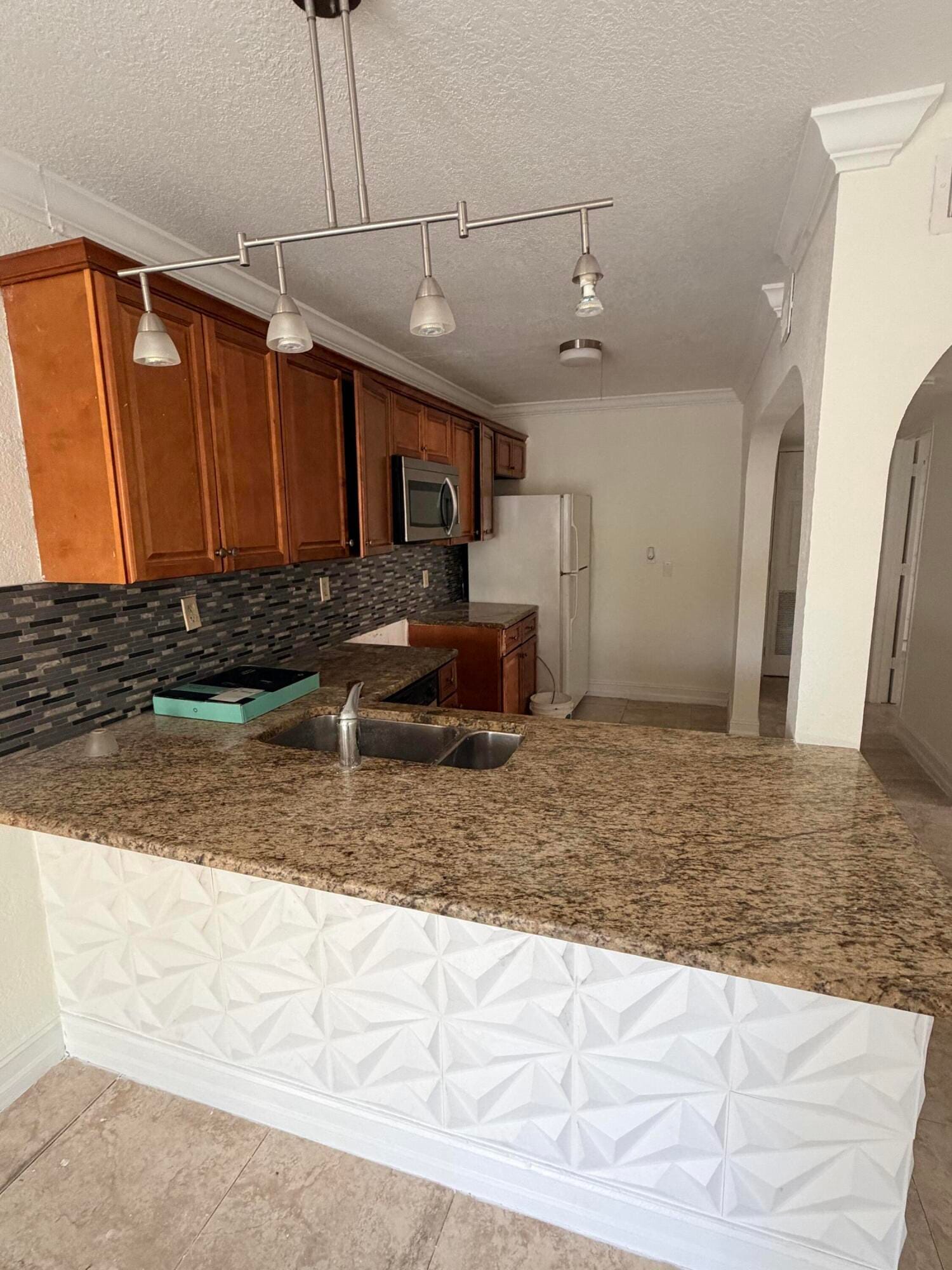 711 Fernwood Drive — photo 6