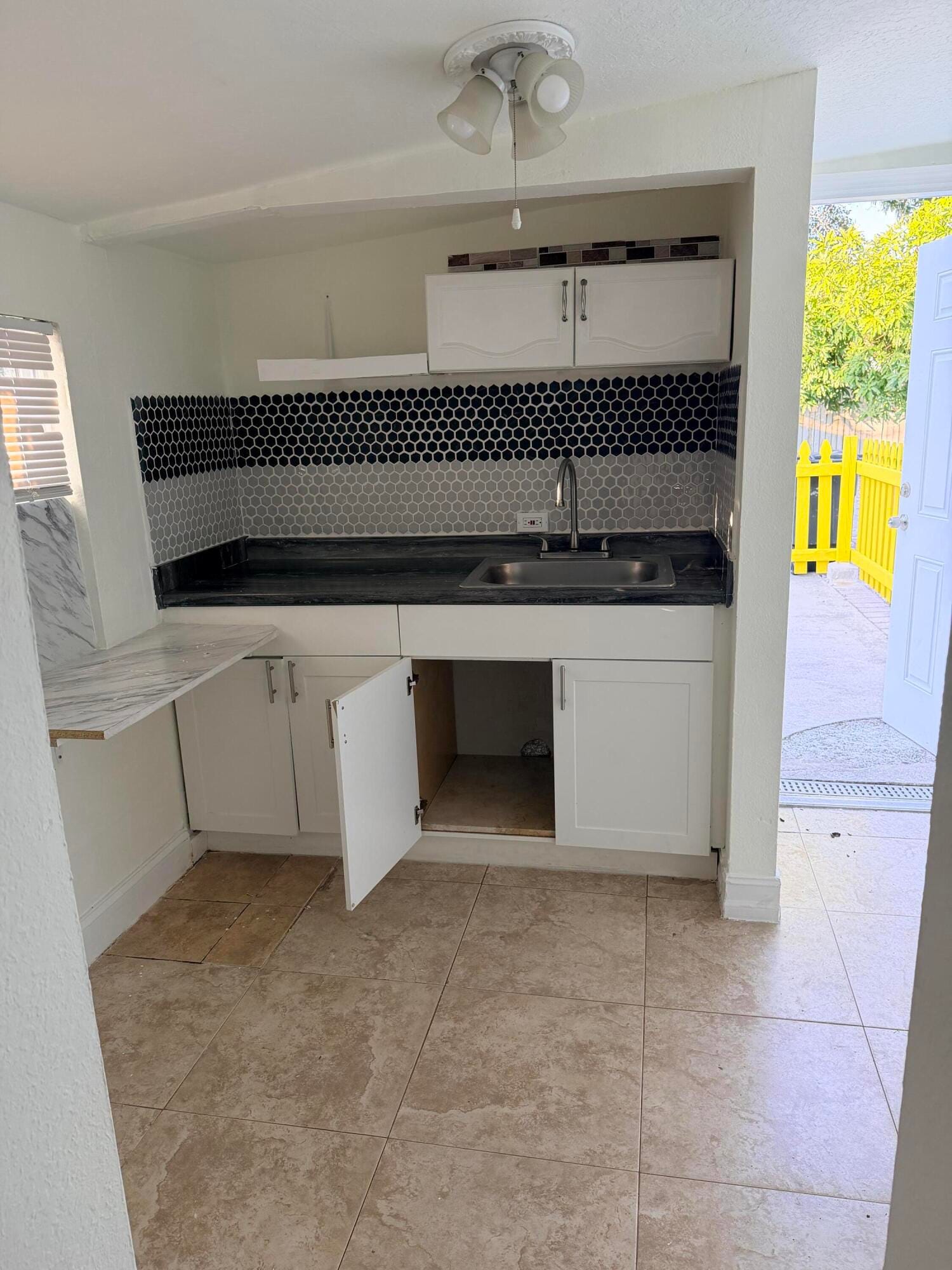711 Fernwood Drive — photo 8