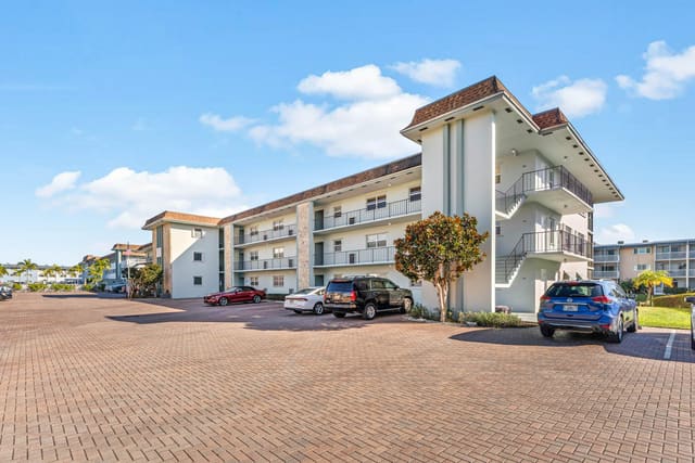 124 Shore Court 303, sold in Hampton House Condo, Lighthouse Point, FL