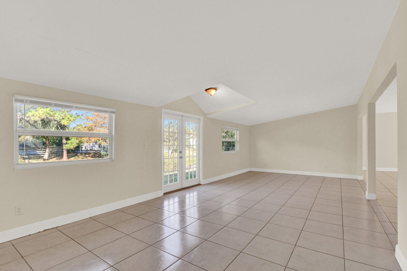 8074 SE River Lane — photo 11