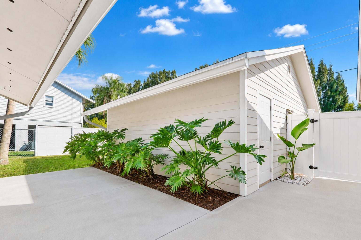 8074 SE River Lane — photo 3