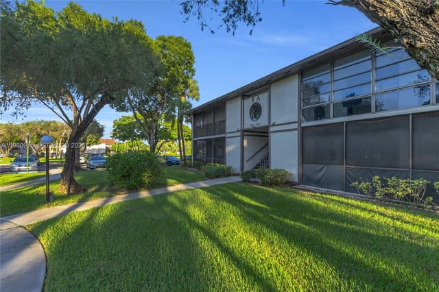 9415 W Mcnab Road 204, sold in Tamarac Gardens Condomini, Tamarac, FL