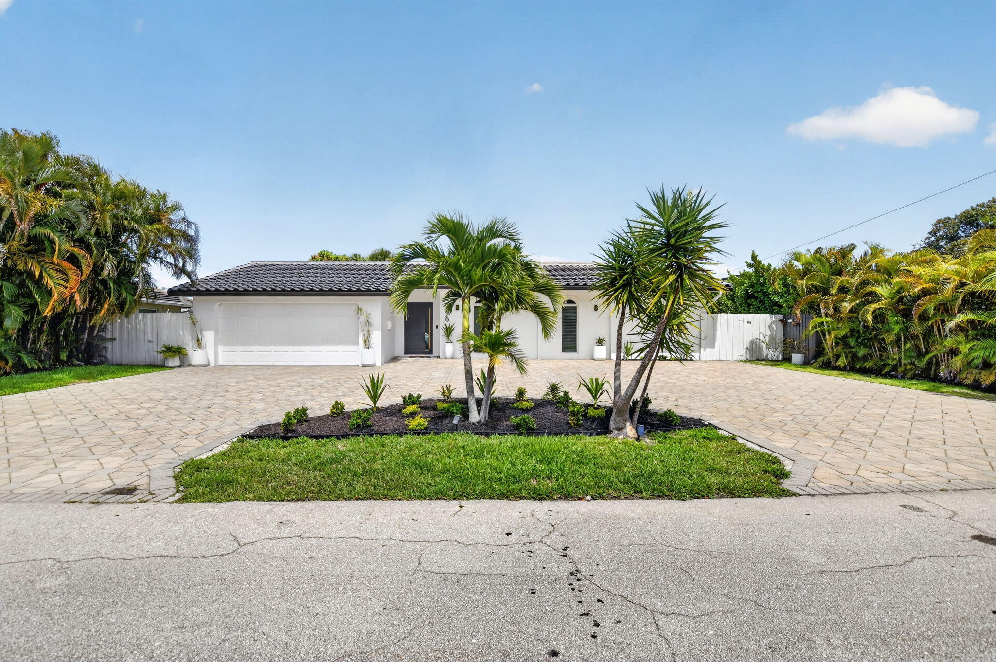 876 NW 6th Avenue — photo 2