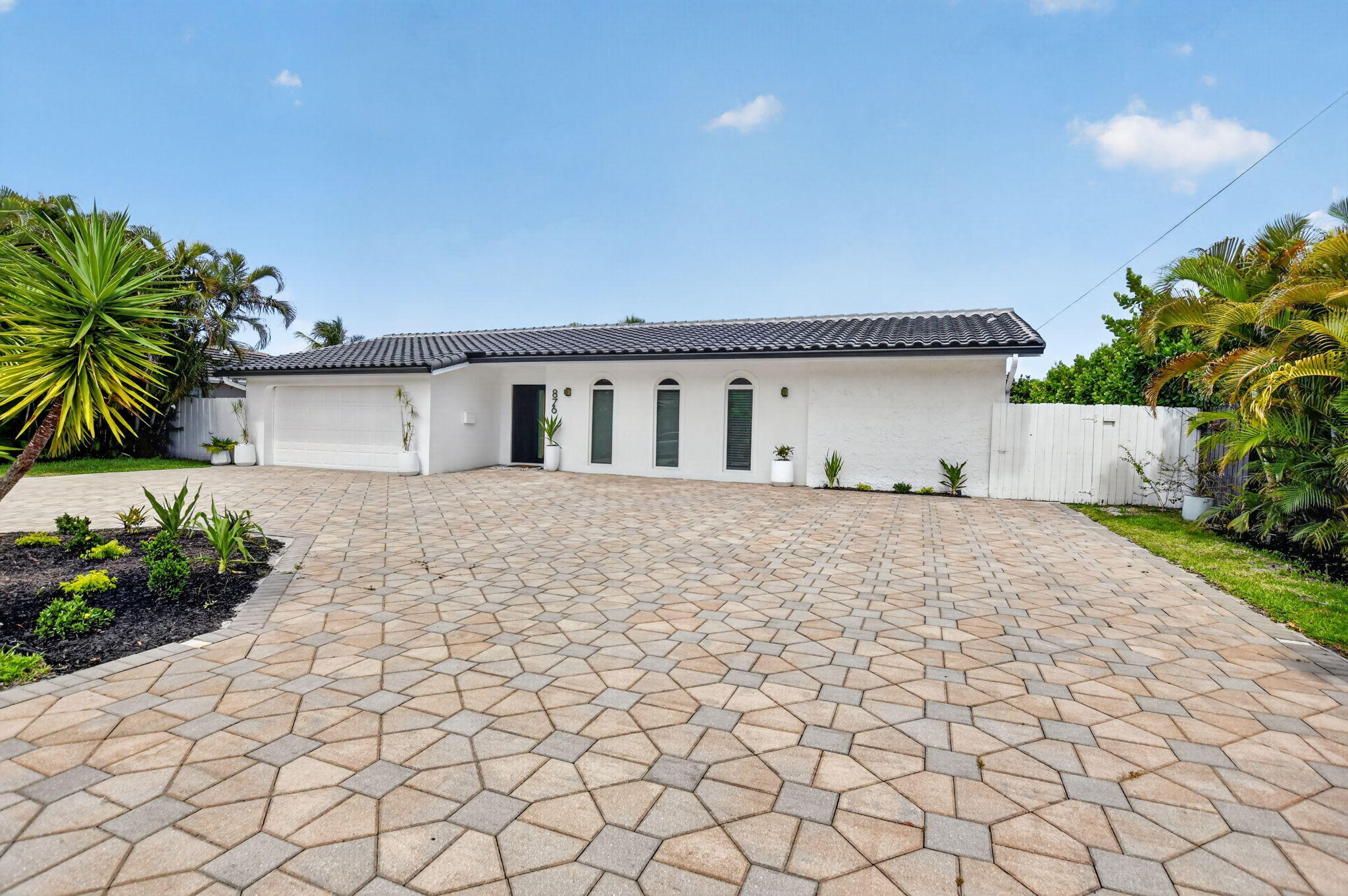 876 NW 6th Avenue — photo 3