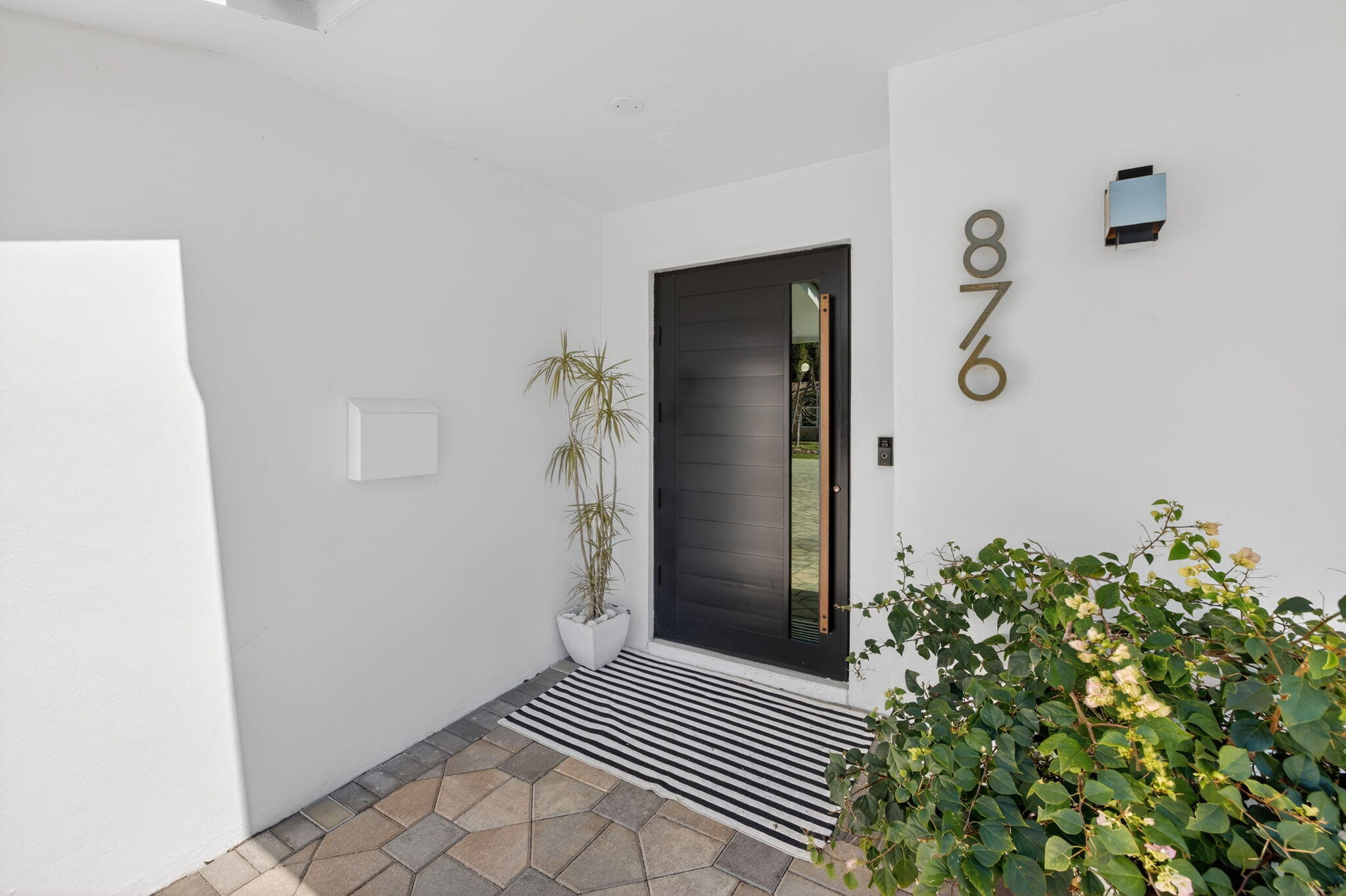 876 NW 6th Avenue — photo 6