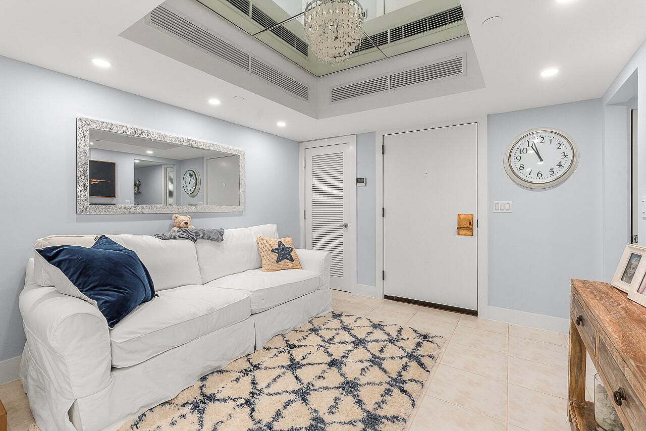 100 Lakeshore Drive 252 — photo 3