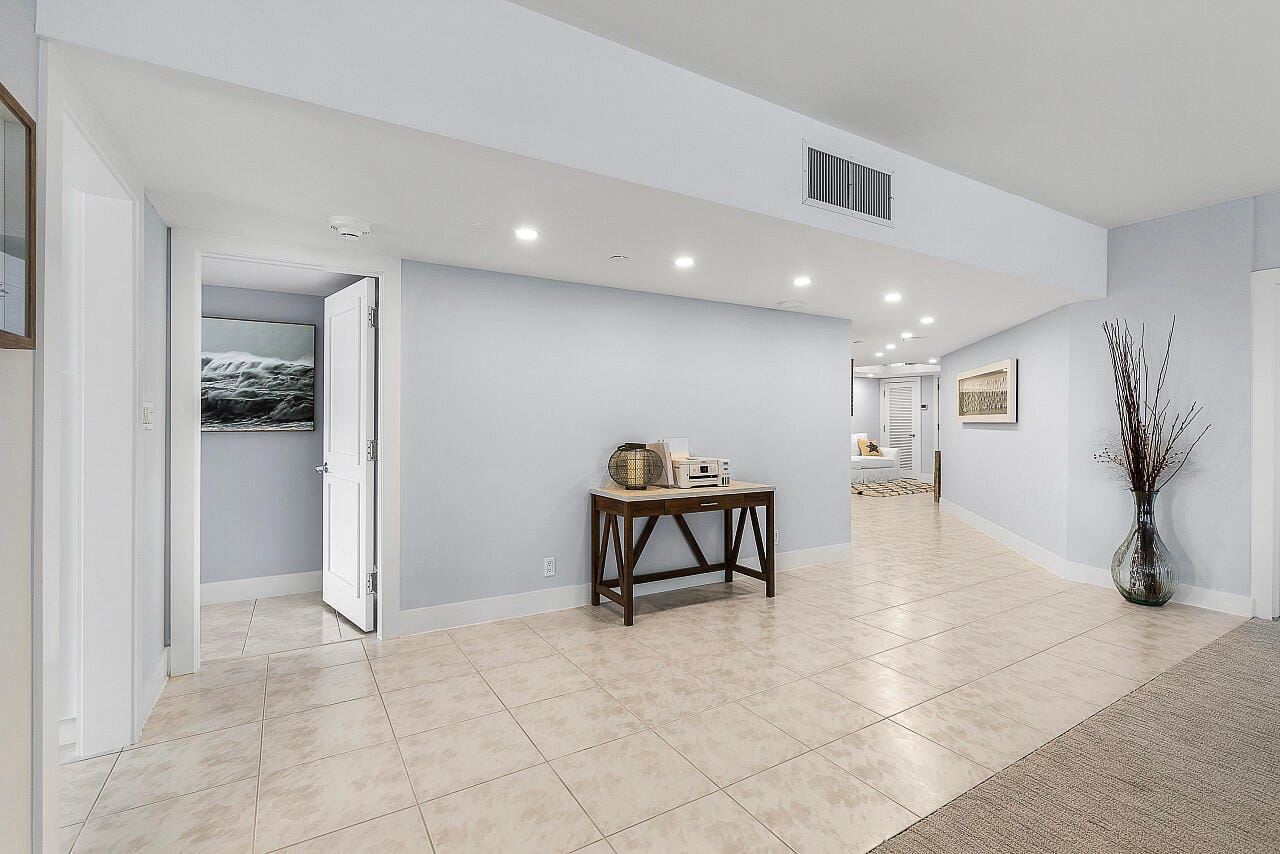 100 Lakeshore Drive 252 — photo 5