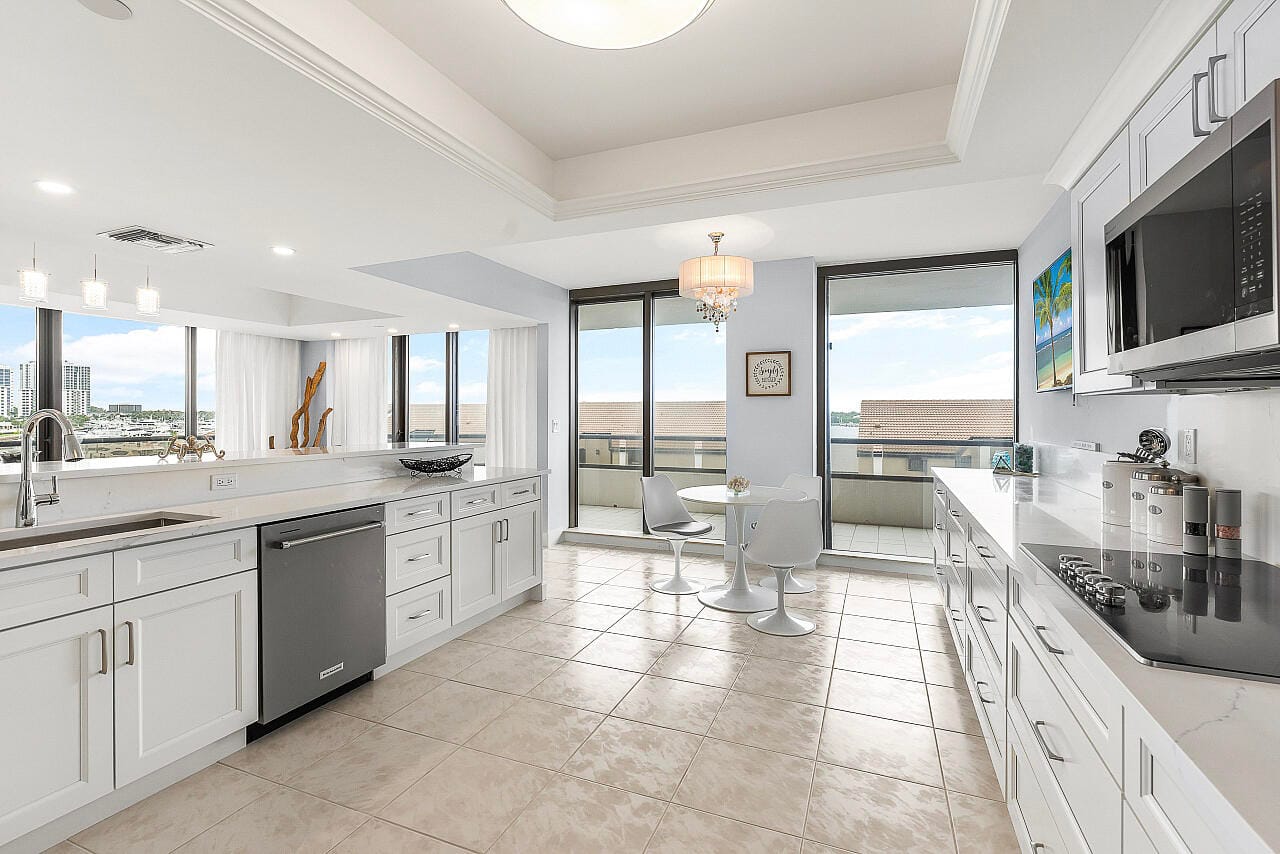 100 Lakeshore Drive 252 — photo 10