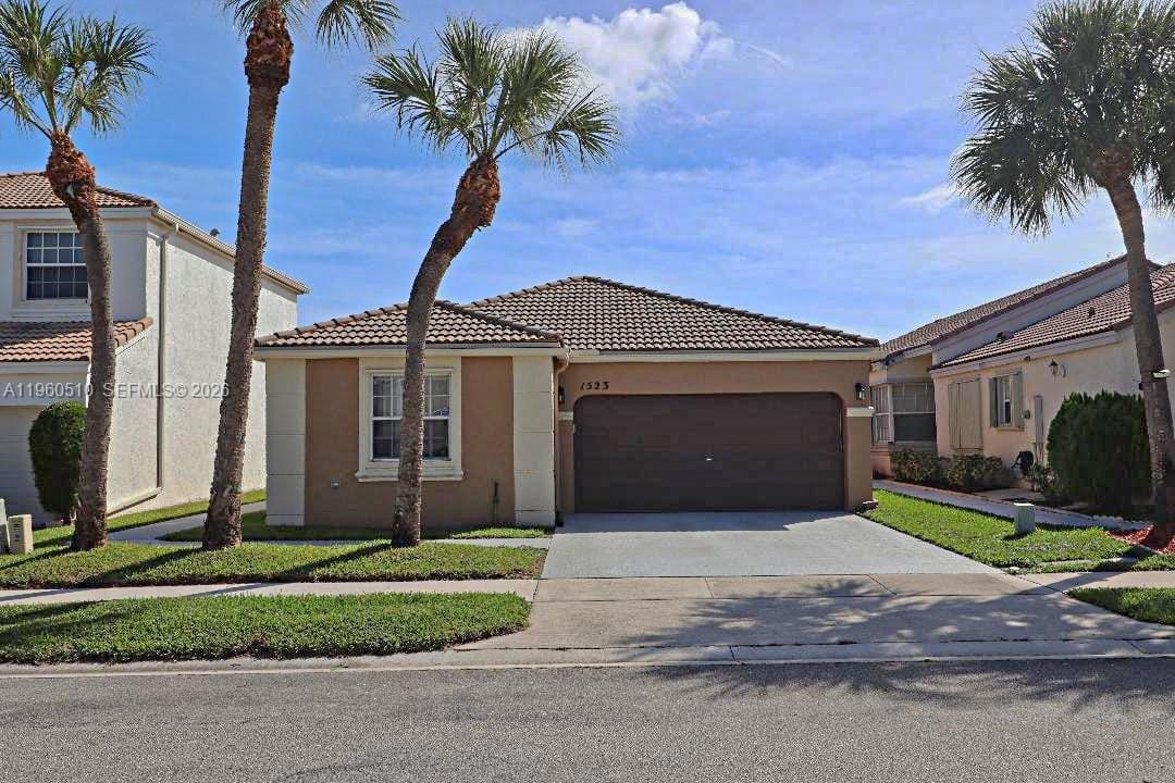 1523 NW 158th Avenue, Pembroke Pines, FL 33028