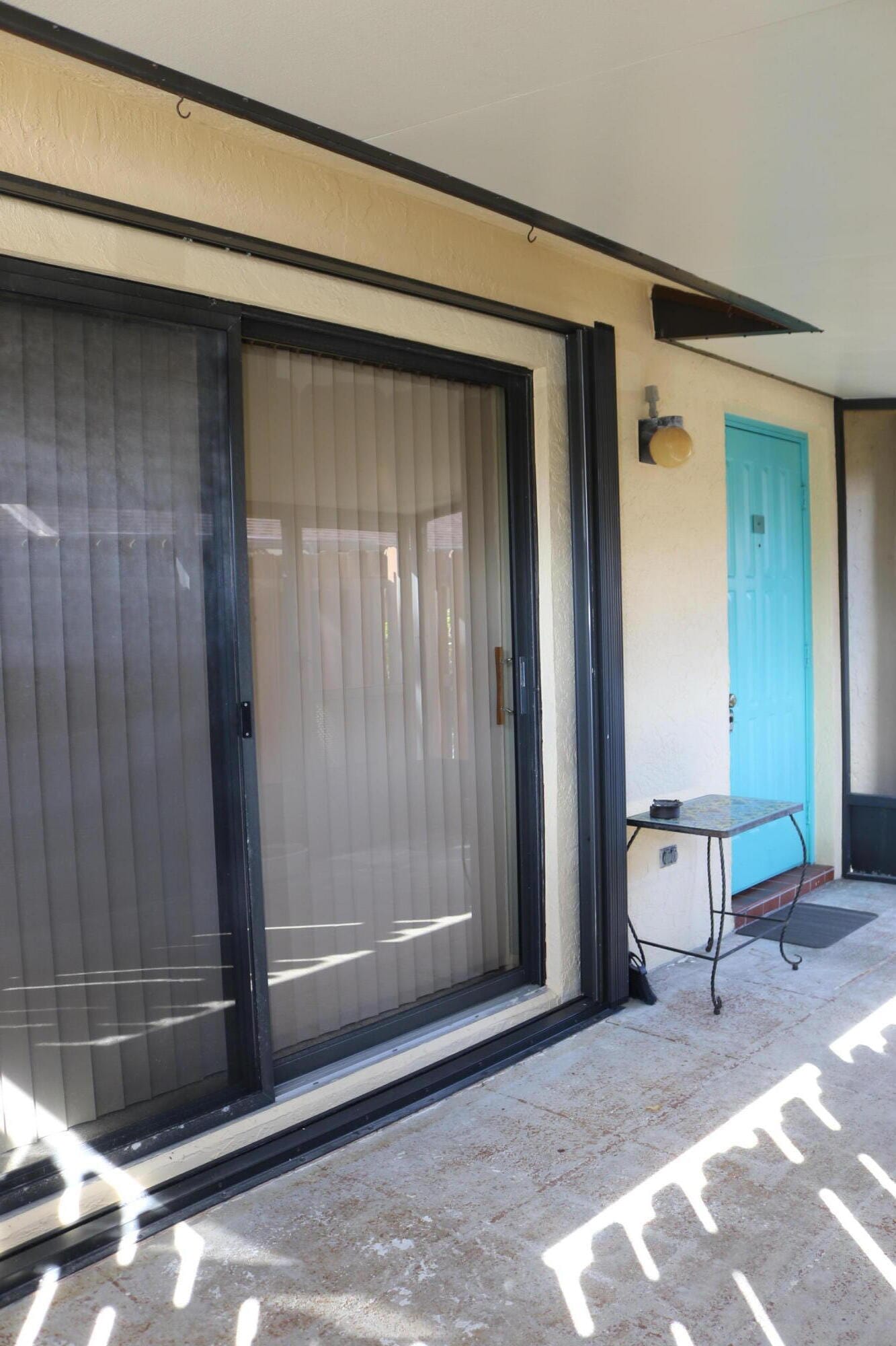 403 Springdale Circle, Palm Springs, FL 33461 photo 2