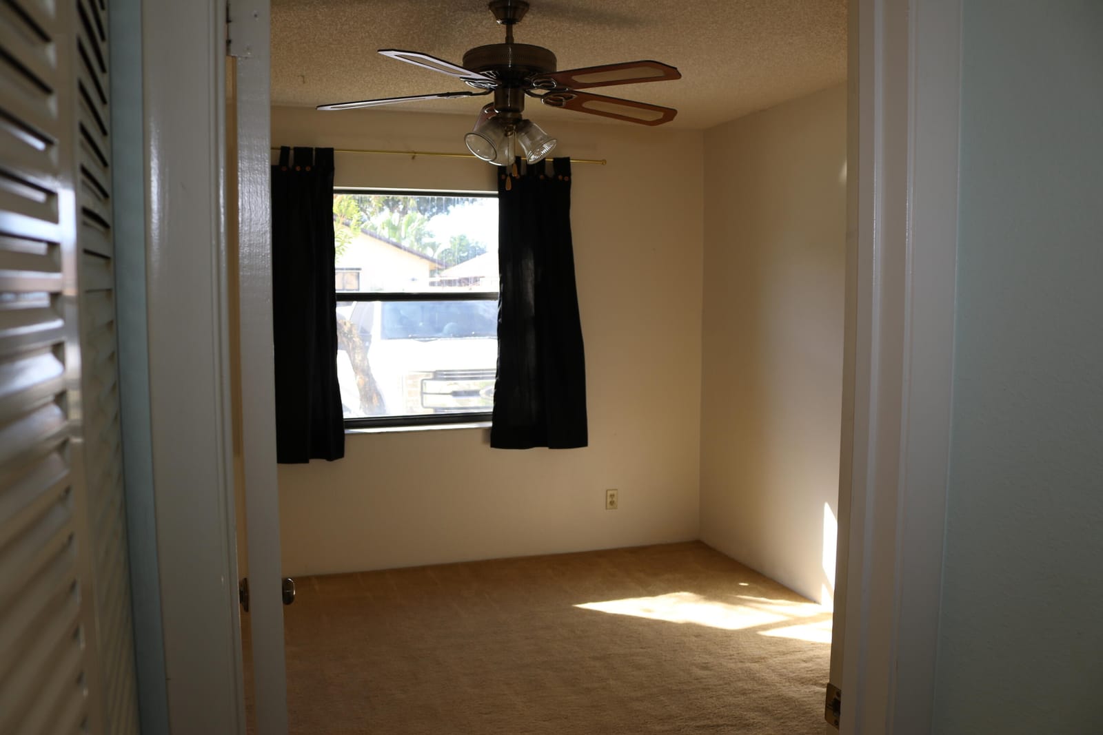 403 Springdale Circle, Palm Springs, FL 33461 photo 17