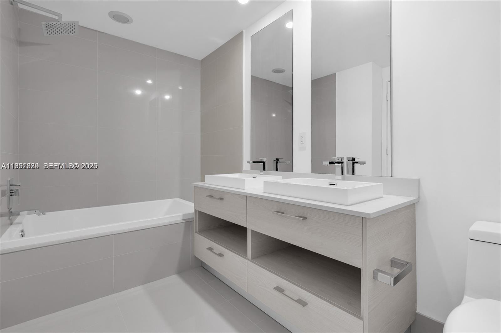 45 SW 9th Street 2204, Miami, FL 33130 photo 19