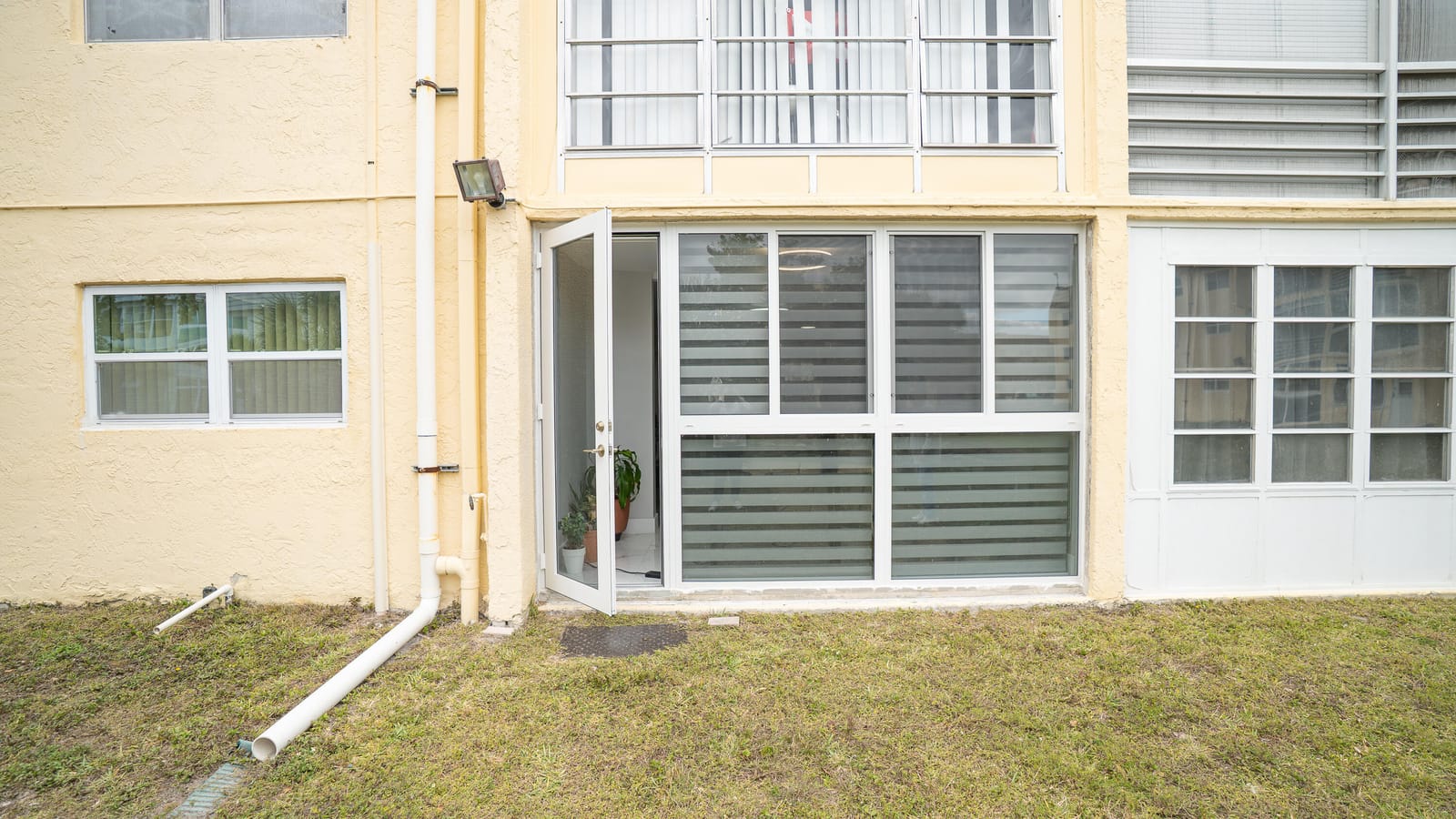 8285 Sunrise Lakes Boulevard 110, Sunrise, FL 33322 photo 22