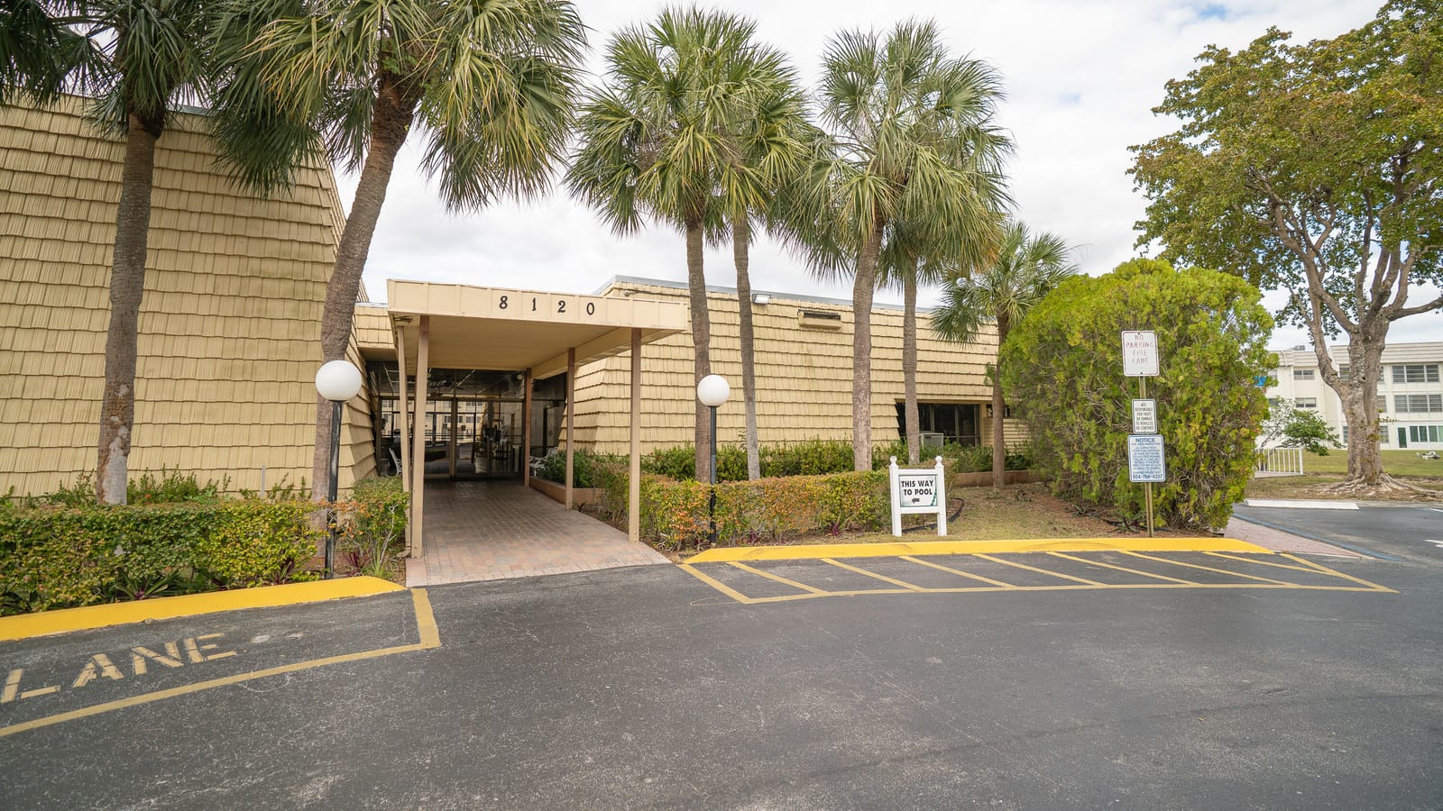 8285 Sunrise Lakes Boulevard 110, Sunrise, FL 33322 photo 27