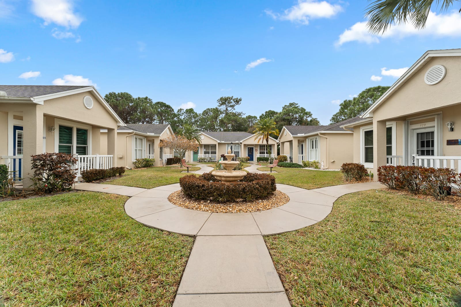 579 NW San Remo Circle — photo 3