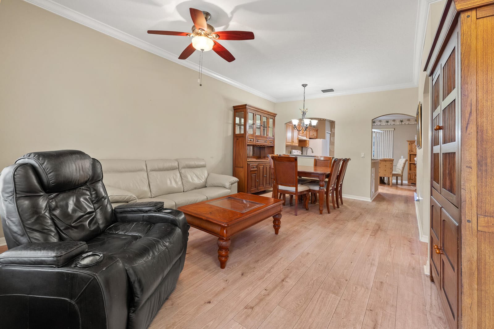 579 NW San Remo Circle — photo 4