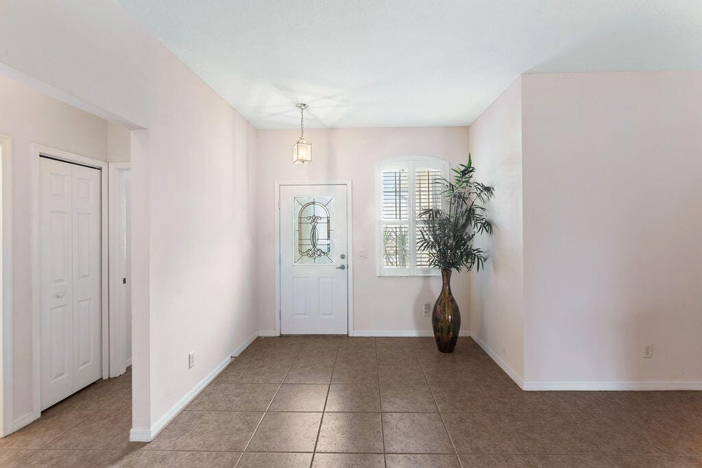 245 NW Zanzibar Place — photo 6