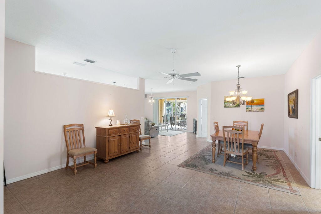 245 NW Zanzibar Place — photo 7