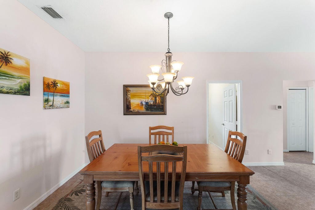 245 NW Zanzibar Place — photo 8