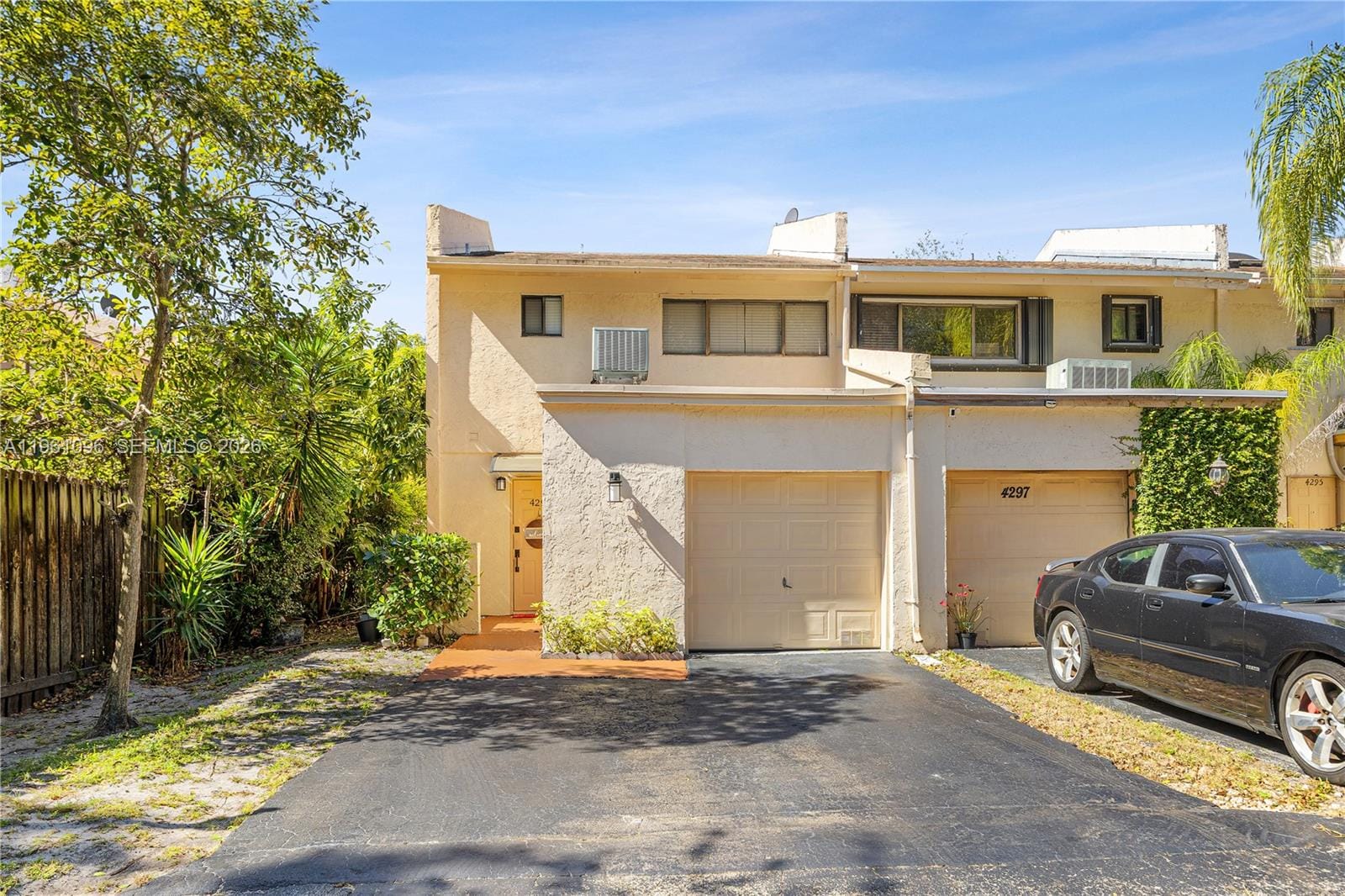 4299 N 76th Avenue, Davie, FL 33024