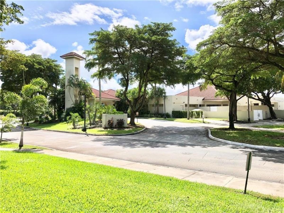 112 Lake Emerald Drive 104, Oakland Park, FL 33309 photo 18
