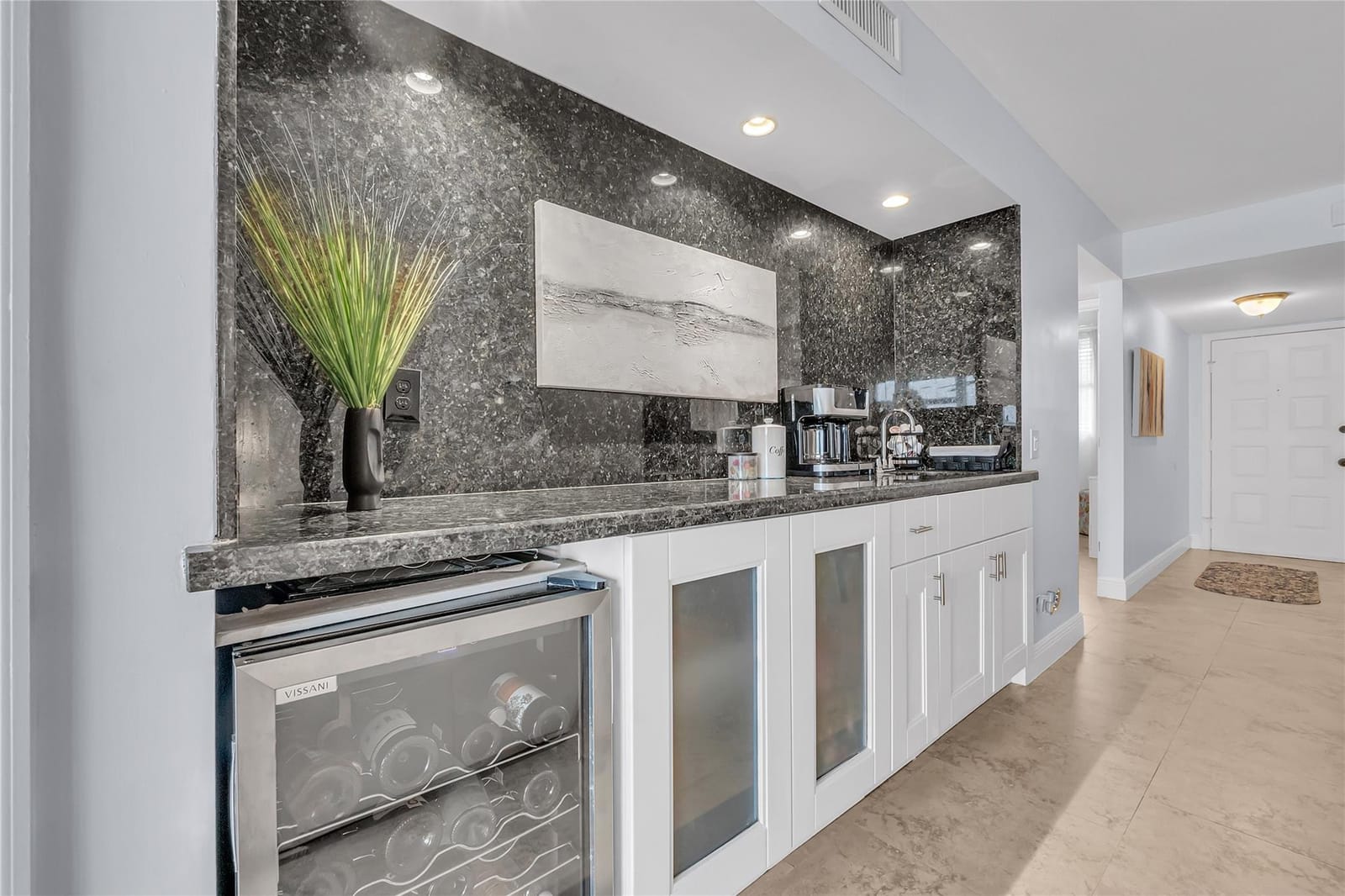 112 Lake Emerald Drive 104 — photo 3