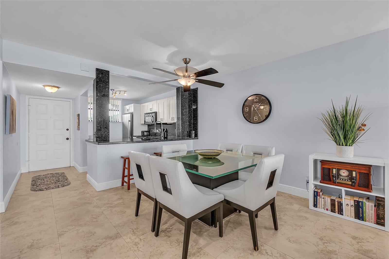112 Lake Emerald Drive 104 — photo 4