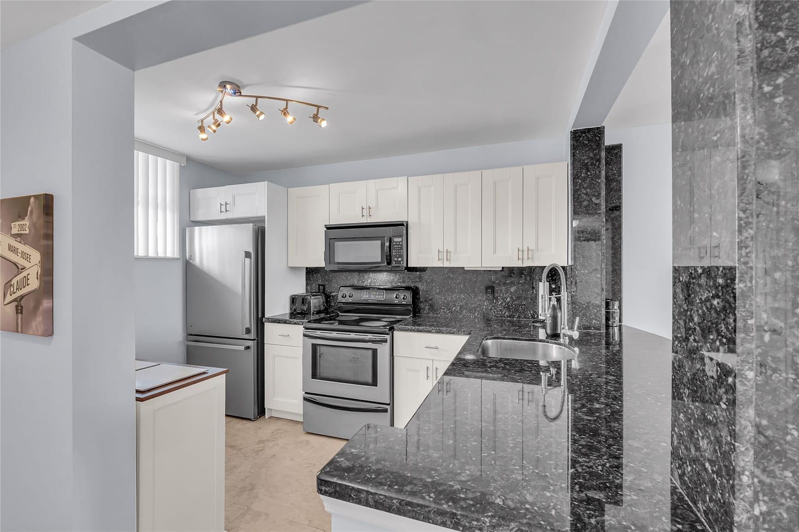 112 Lake Emerald Drive 104 — photo 5