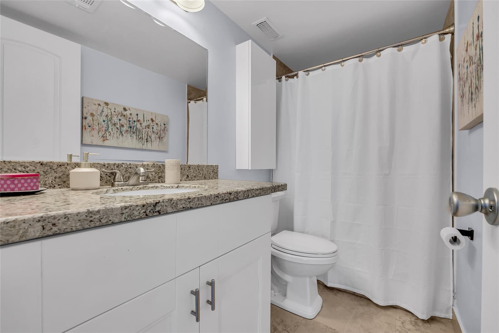 112 Lake Emerald Drive 104 — photo 8